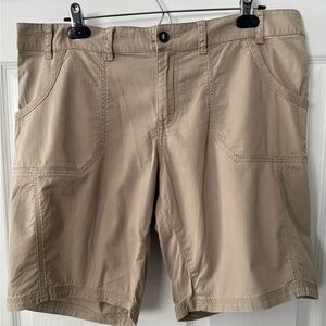 Aventura Women’s Cargo Shorts in Tan